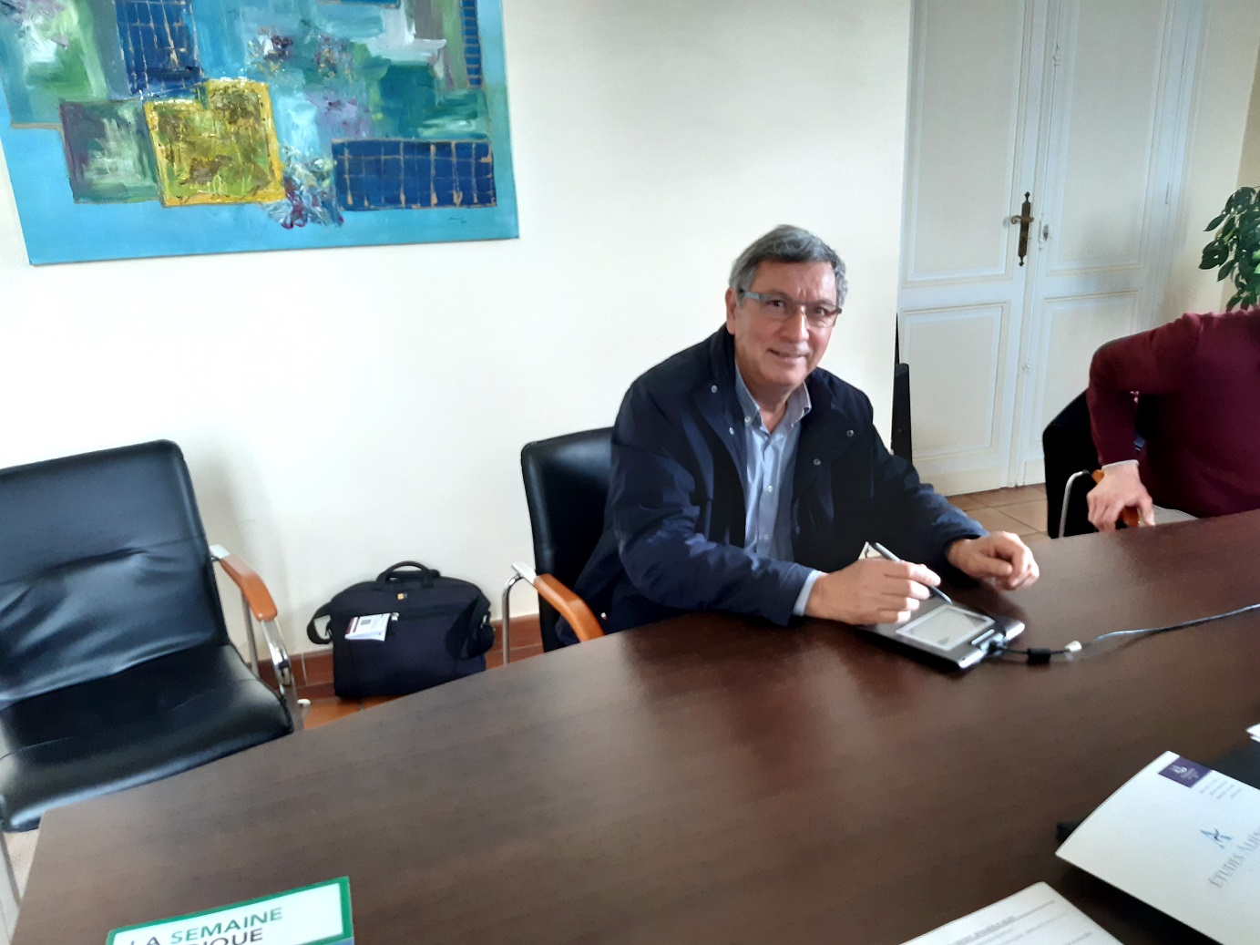 Pierre JOLY, Président du Syndicat du Moron lors de la signature chez le Notaire